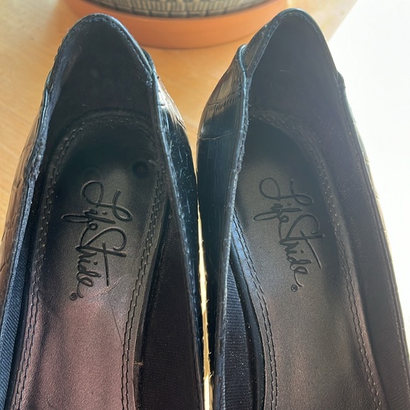 Life Stride EUC SZ 7.5 Heels 3” Croc Embossed Rubber Non Slip Cushion Insoles - Picture 2 of 8